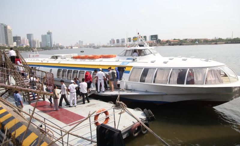 bến-tàu-cánh-ngầm-sài-gòn-nhộn-nhịp